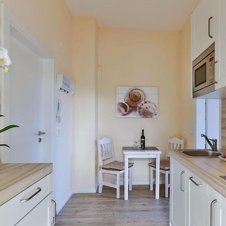 Appartement-5-Mit-Suedbalkon-In-Strandnaher-Lage-Baederstil-Villa-In-Wenningstedt-Sylt Exterior photo