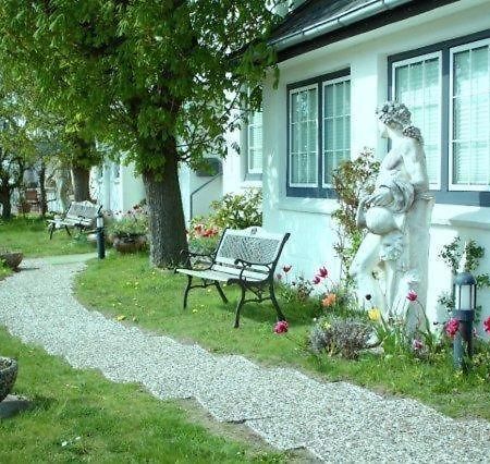 Appartement-5-Mit-Suedbalkon-In-Strandnaher-Lage-Baederstil-Villa-In-Wenningstedt-Sylt Exterior photo