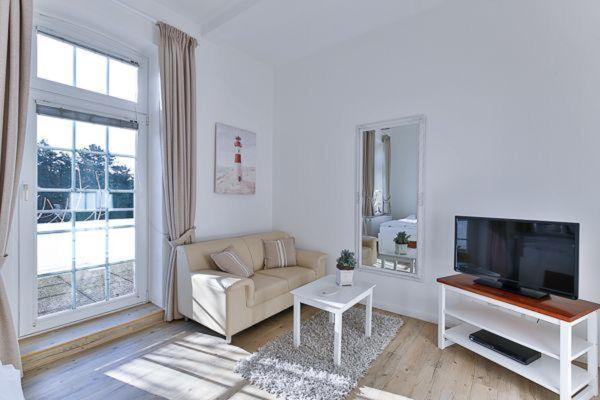 Appartement-5-Mit-Suedbalkon-In-Strandnaher-Lage-Baederstil-Villa-In-Wenningstedt-Sylt Exterior photo